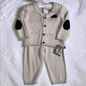 NWT -❄️⛄️ 100% Cotton Sweater and Pants 6-9months